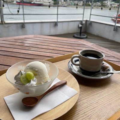 地元のカフェの淹れたコーヒーは、バニラアイスとの相性がよい(*´꒳`*)ﾟ*.・♡