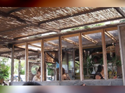 Welcome to our beach house(˶ ･ᴗ･ )੭⚐⚑