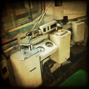 Legacy style handle. The difference of a single handle like Tokyo Metro Subway.