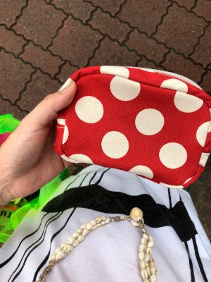 Canvas cloth style is not so flashy or gorgeous