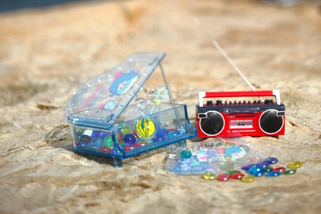 Ladies and gentlemen, boys and girls! Have a small music stage nearby the beach! (*˘ᗜ˘*).。.:*♡