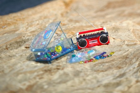 Ladies and gentlemen, boys and girls! Have a small music stage nearby the beach! (*˘ᗜ˘*).。.:*♡