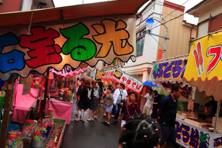 Japanese tastes from street vendors are difficult to derive their feature. Why are the tastes polular??