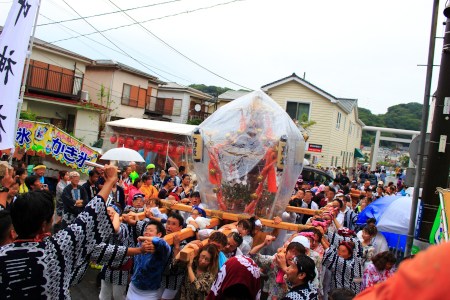 Rainy moist shrine and people's voice ♥҉*٩(๑• ₃ -๑)۶*҉♥