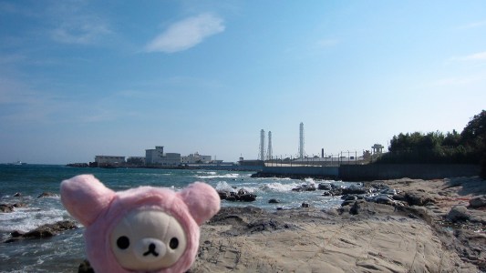 Over there of Chiyogasaki. General people cannot pass through Chiyogasaki to Kurihama. Even the beach had dealt wholly miserably.