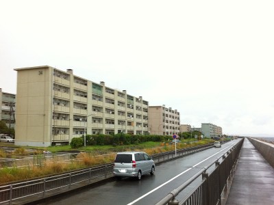 Miserably housing-developed in Uraga beach