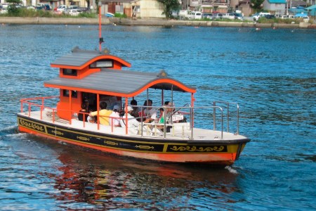 A small ship, like walking on the sea.◝(⑅•ᴗ•⑅)◜..°